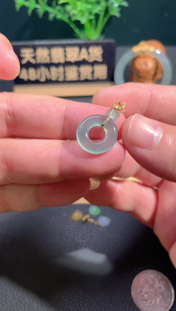 颈饰18K金镶嵌翡翠翡翠