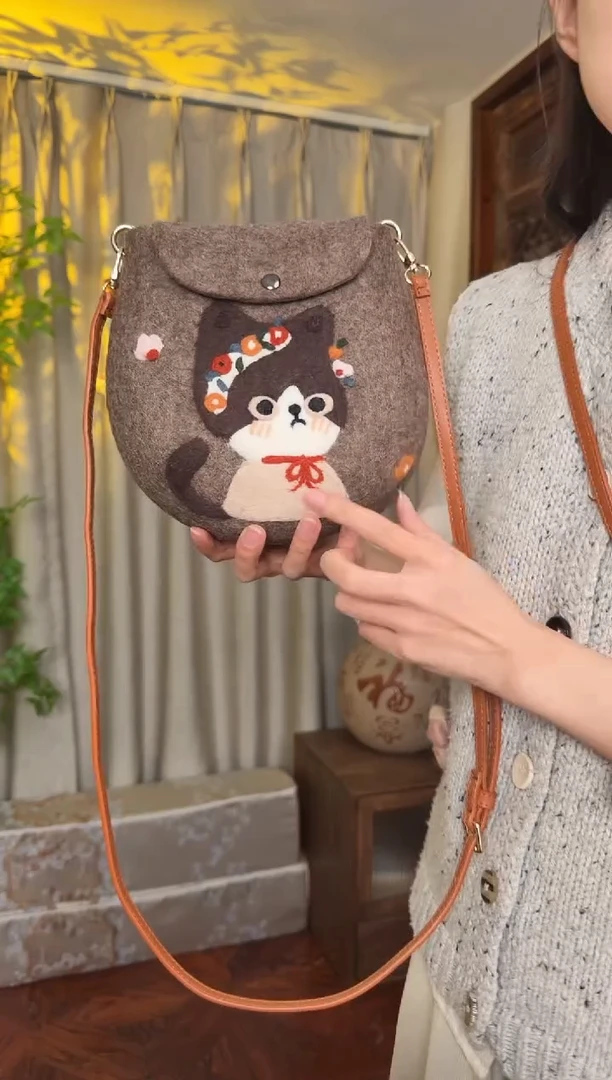 羊毛非遗羊毛毡包 蛋蛋包花环猫咪