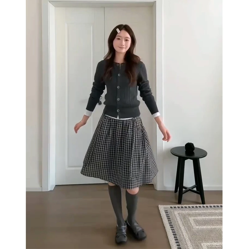 2025秋季新款女韩系穿搭圆领长袖针织开衫气质高腰显瘦格纹半身裙