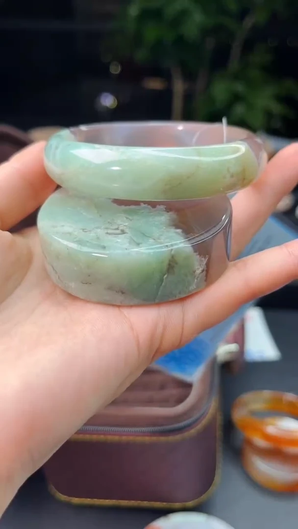 【闪购商品】石英质玉手镯未镶嵌赠送镯心（圈口57