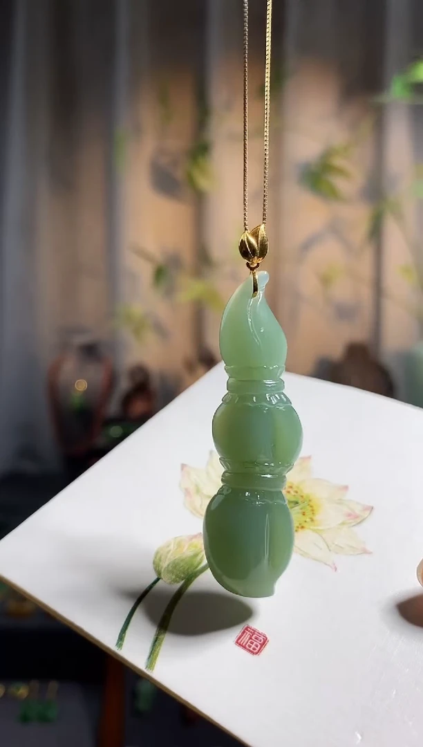 【闪购商品】和田玉颈饰18K金镶嵌，碧玉粉青，莲藕