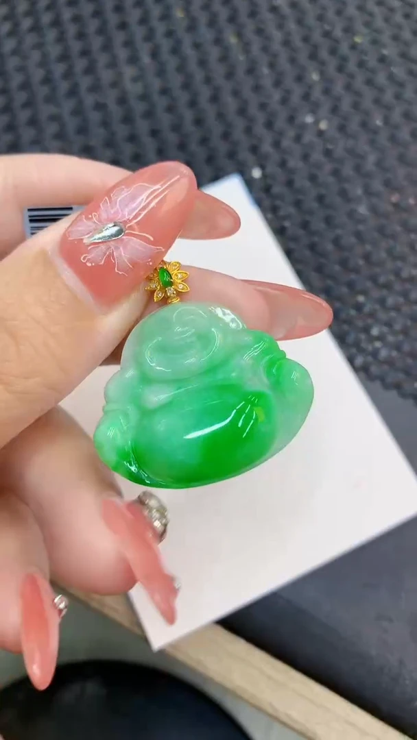 颈饰18K金镶嵌翡翠王*1