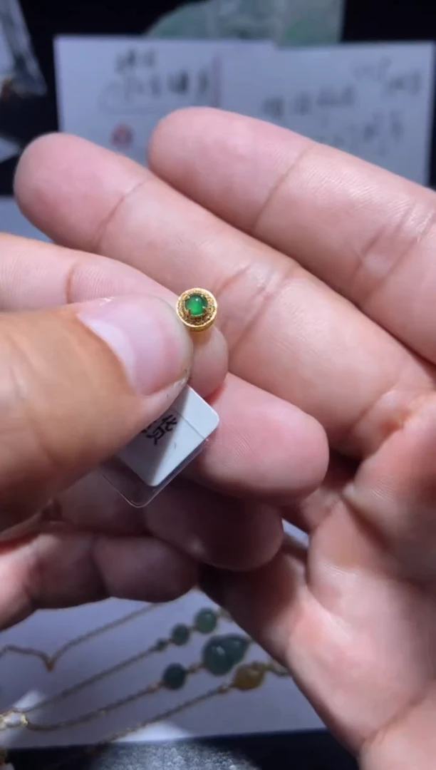 【闪购商品】翡翠吊坠(不含链)18K金镶嵌1