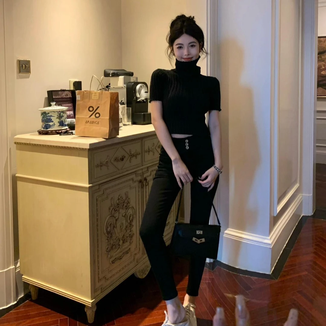 黑色高领短款短袖毛衣女秋季高级感独特小众修身打底针织衫上衣