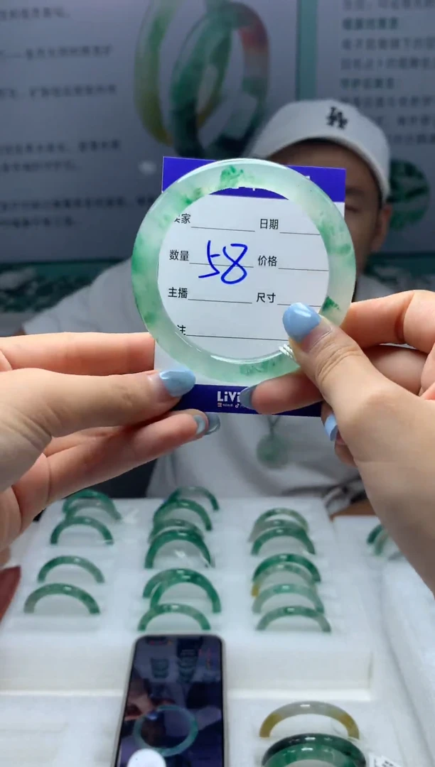 未镶嵌手镯石英质玉（非洲翠）1