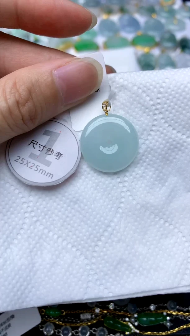 颈饰18K金镶嵌翡翠天然A货翡翠