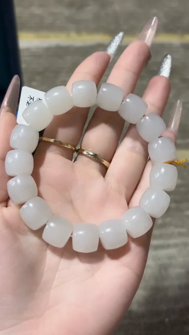 未镶嵌手串和田玉董小姐推荐 多样性发货 拍一发一bk13