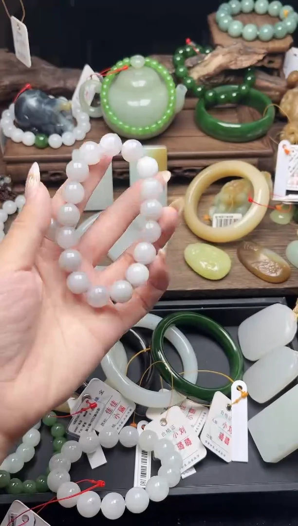 未镶嵌手串和田玉卡12青海烟紫 圆珠有瑕疵