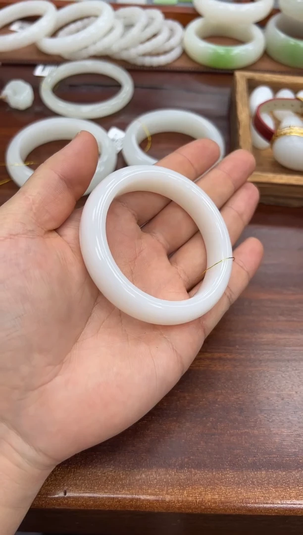 【闪购商品】和田玉手串未镶嵌55  076带标
