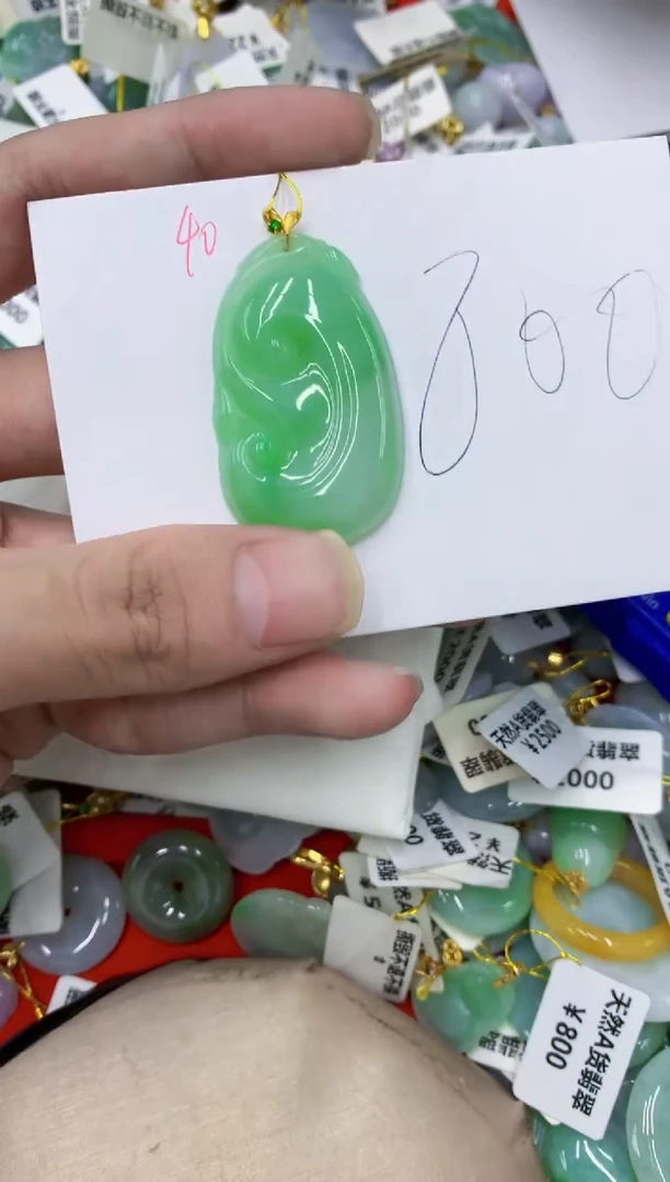 颈饰18K金镶嵌翡翠111111111111