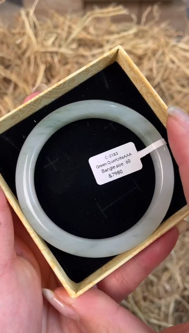 未镶嵌手镯石英质玉C-0153