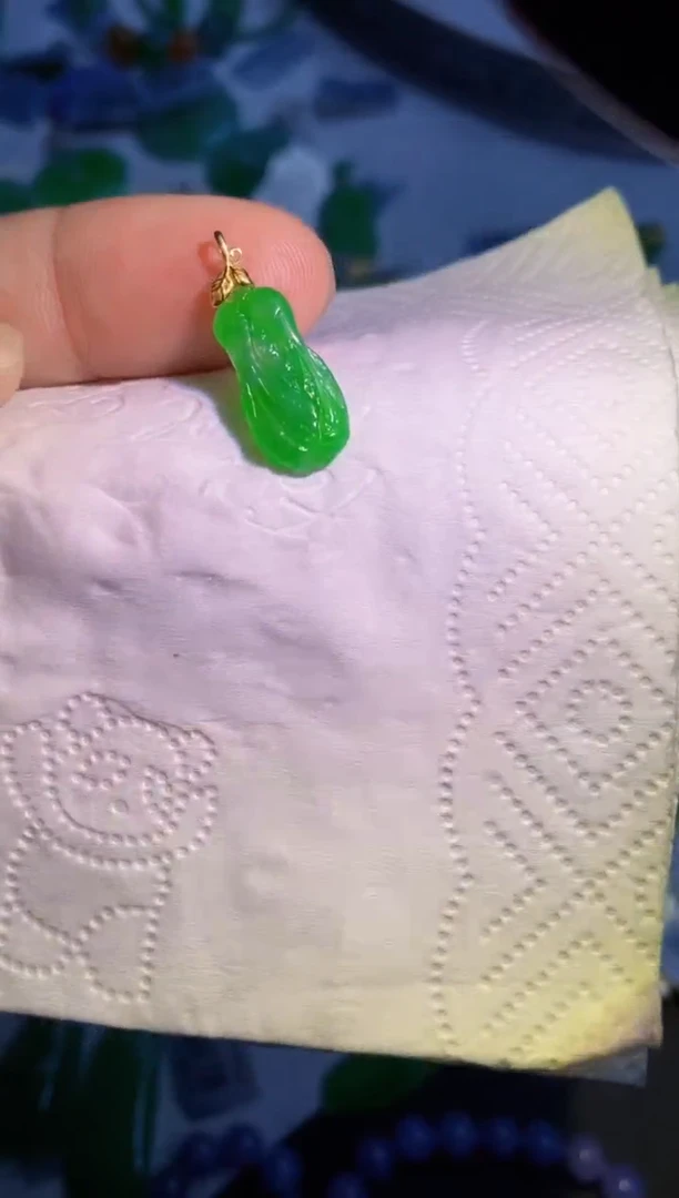 翡翠18K金镶嵌颈饰白菜