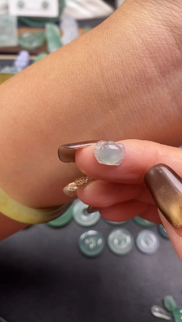 颈饰未镶嵌翡翠螃蟹