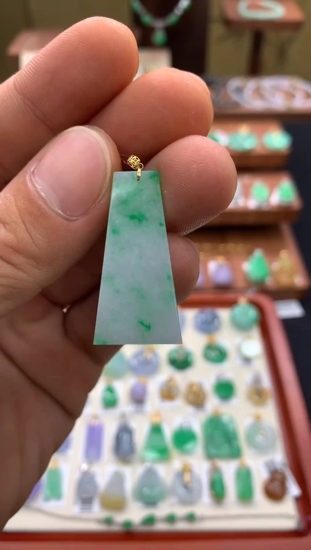 吊坠(不含链)18K金镶嵌翡翠无事牌