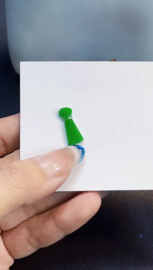 裸石翡翠东晓18阳绿无事牌