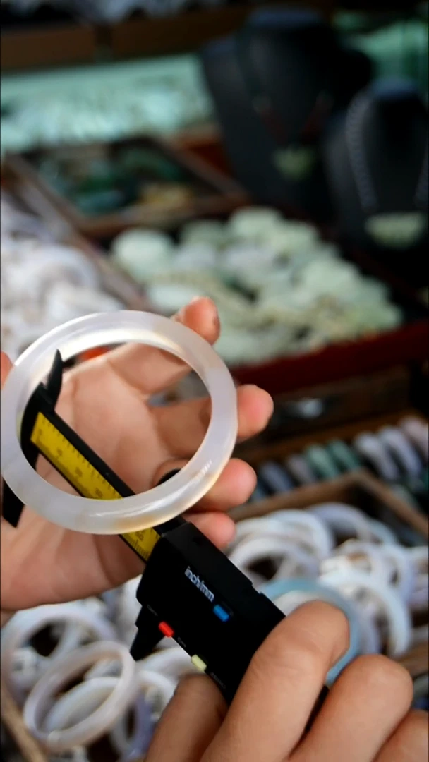 未镶嵌镯子玛瑙/玉髓1.3      60圈口