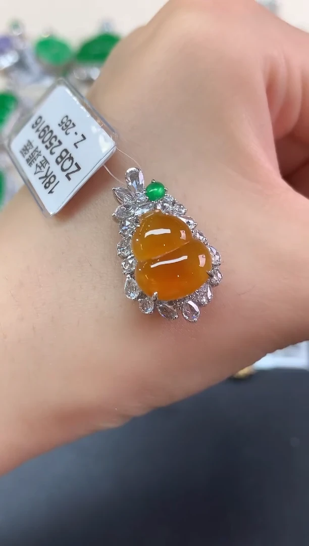 吊坠(不含链)18K金镶嵌翡翠吊坠(不含链)|29800