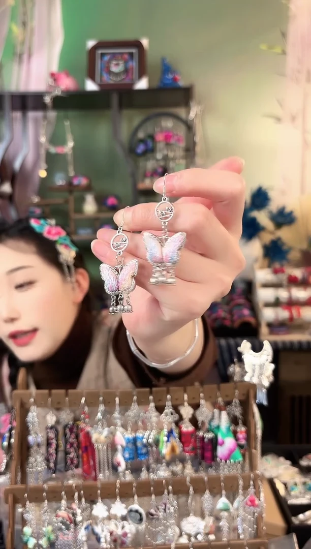 彩云南阁非遗老绣苗银饰品381