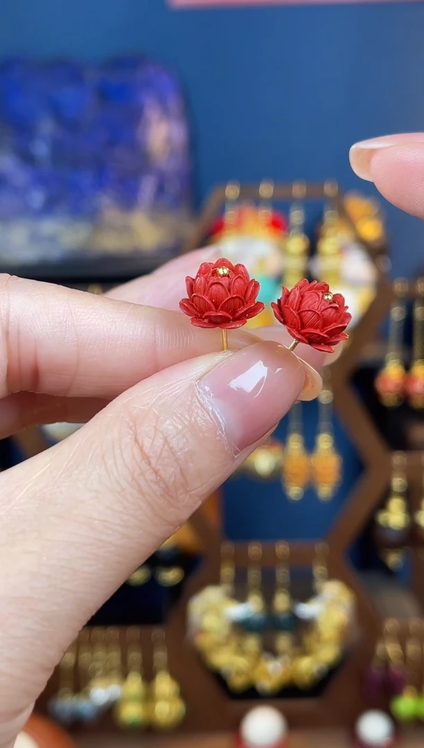 红红莲花设计师款耳钉