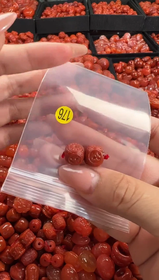 南红玛瑙未镶嵌颈饰1