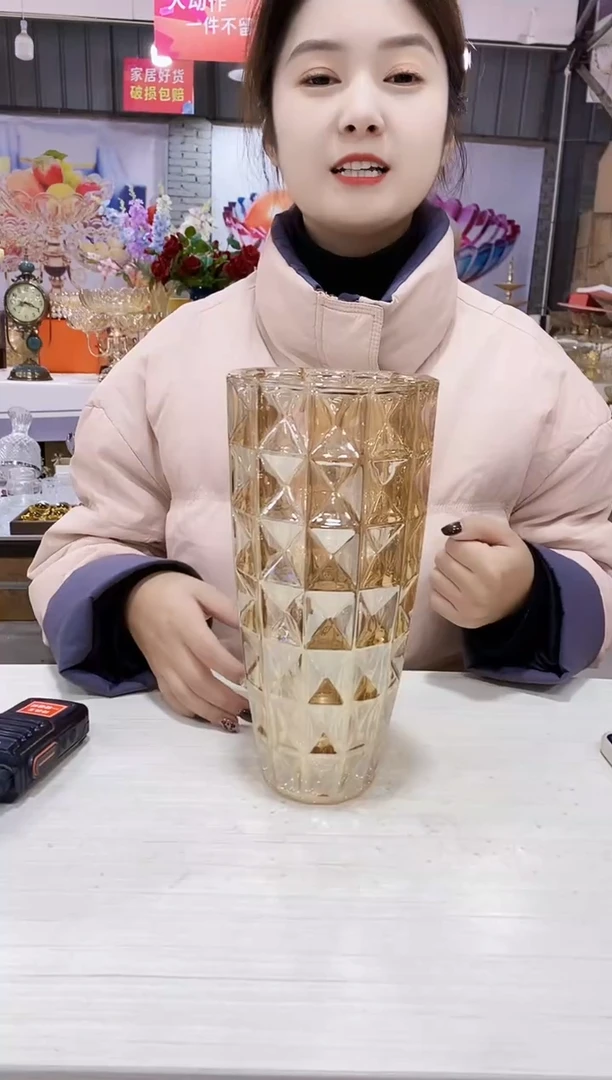 金色钻石花瓶一个