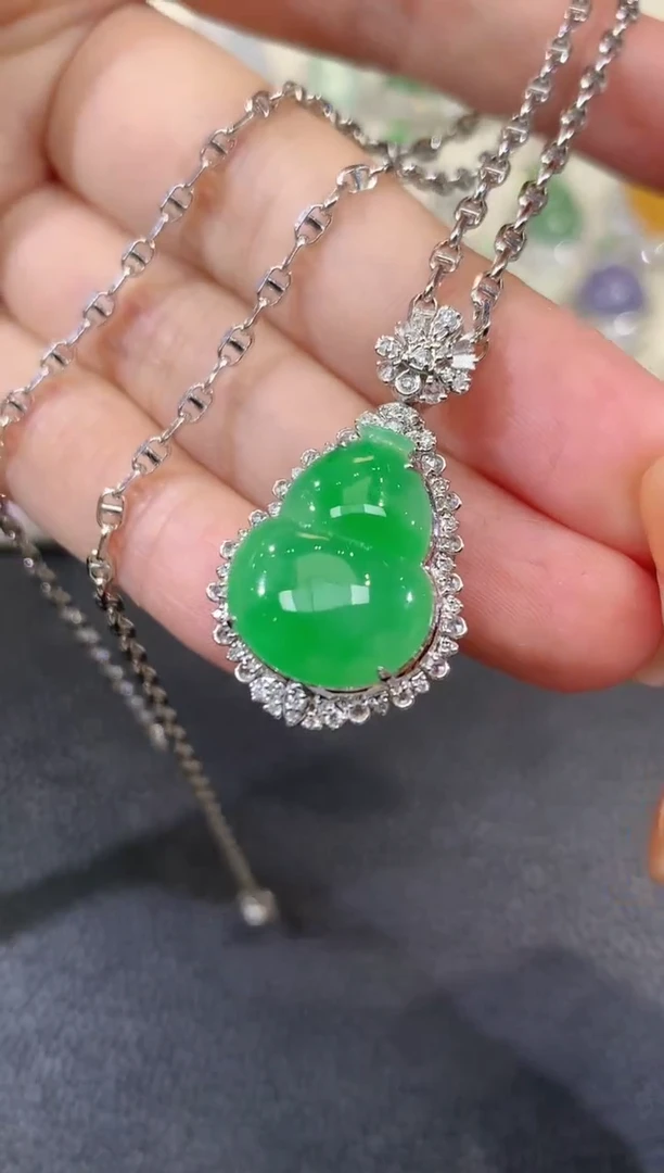 吊坠(不含链)18K金镶嵌翡翠A83