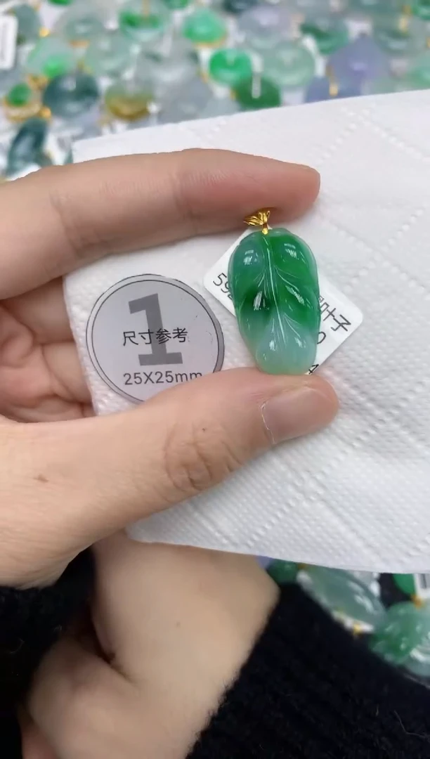 颈饰18K金镶嵌翡翠1111111