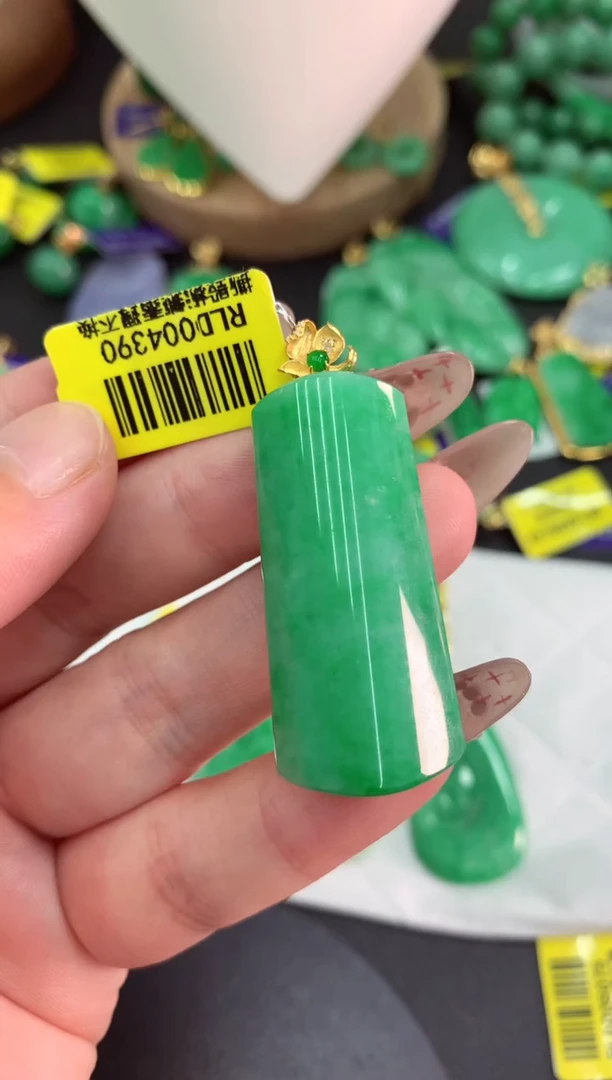 翡翠18K金镶嵌颈饰挂件