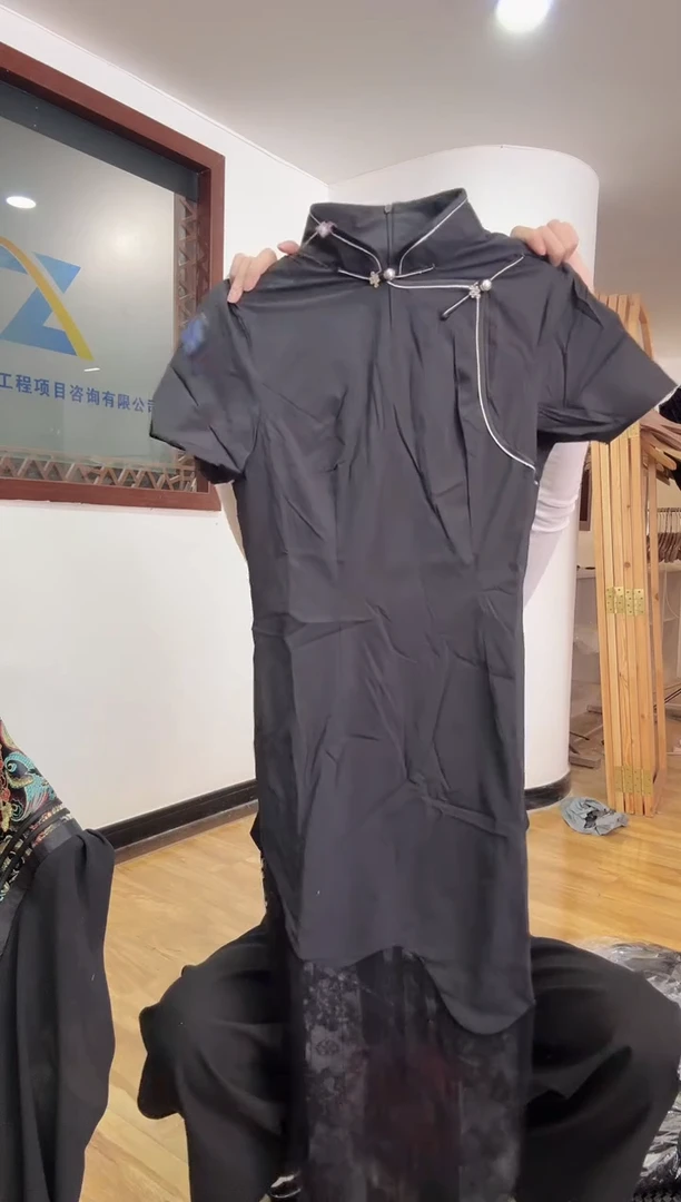 连衣裙       S码         95斤
