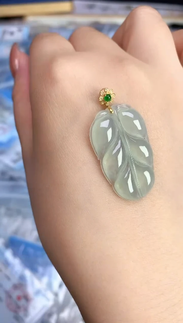 颈饰18K金镶嵌翡翠25111401