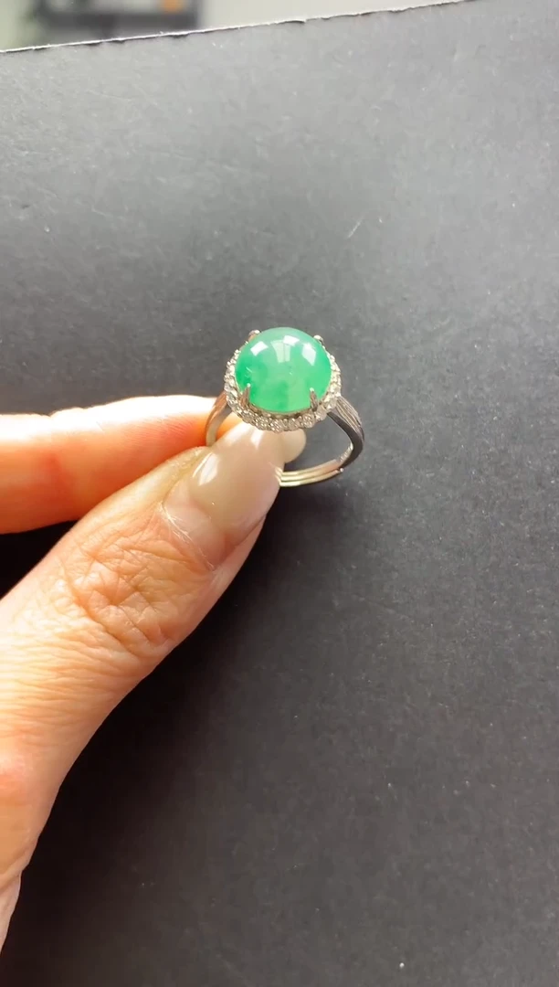 未镶嵌石英质玉戒指戒指