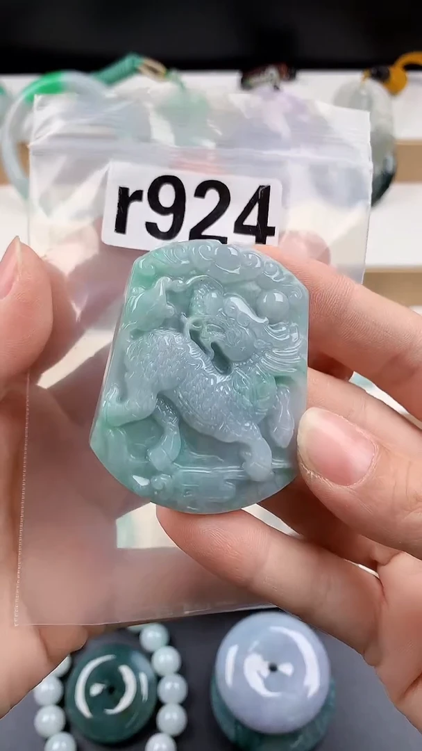 颈饰未镶嵌翡翠天然翡翠吊坠挂件