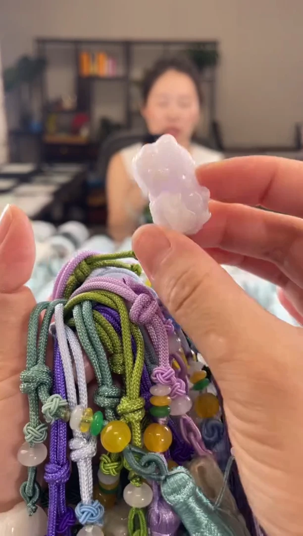 翡翠未镶嵌颈饰多样性发一