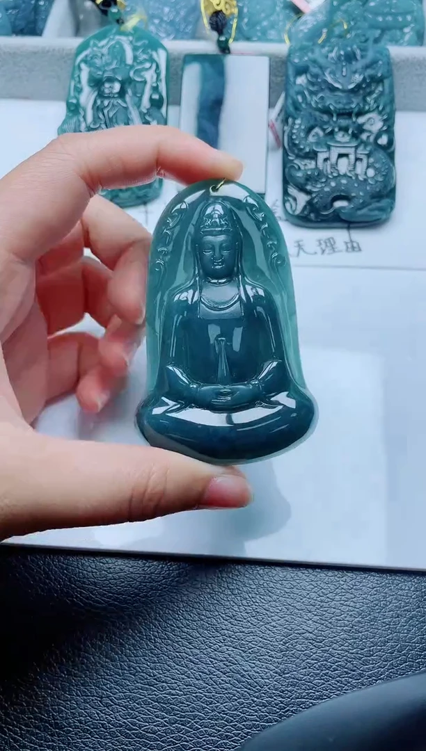 颈饰未镶嵌翡翠