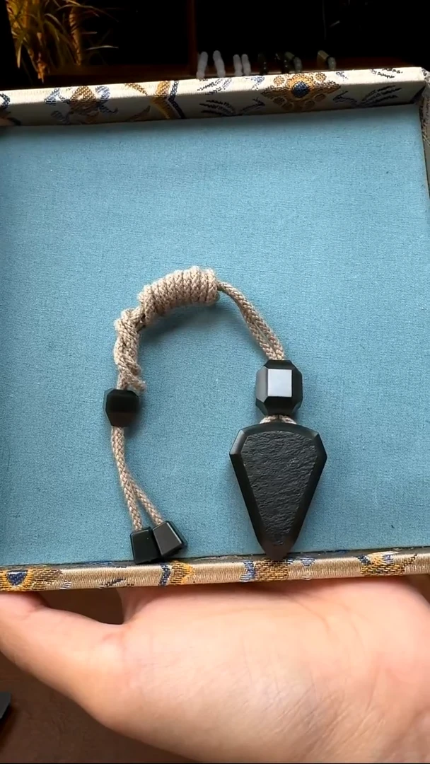 颈饰未镶嵌和田玉新疆和田玉塔青矿皮挂件