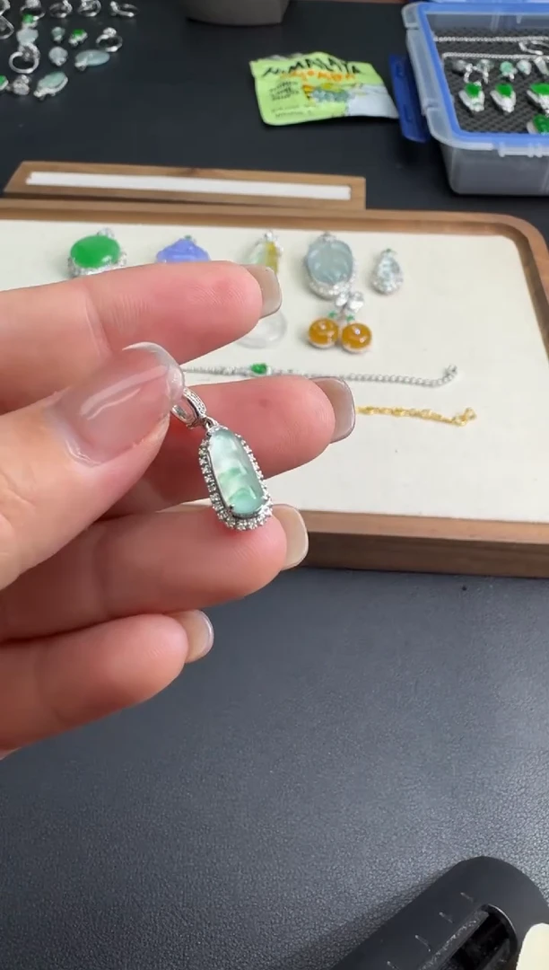 翡翠18K金镶嵌颈饰S0718-S459-15