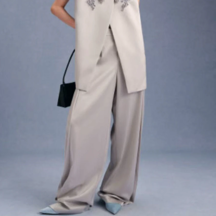 【张羽推荐】LA MAISON JADE 玉琼 2025 早春 雅 灰色直筒阔腿裤