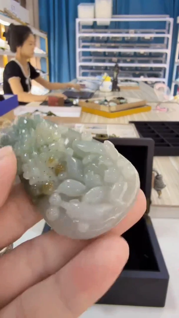 翡翠未镶嵌吊坠(不含链)57