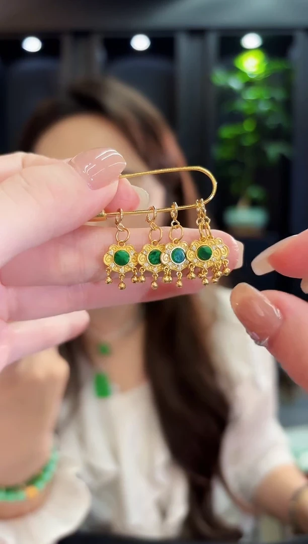 吊坠(不含链)未镶嵌翡翠如意锁 缅料A货/多样性发货/一件