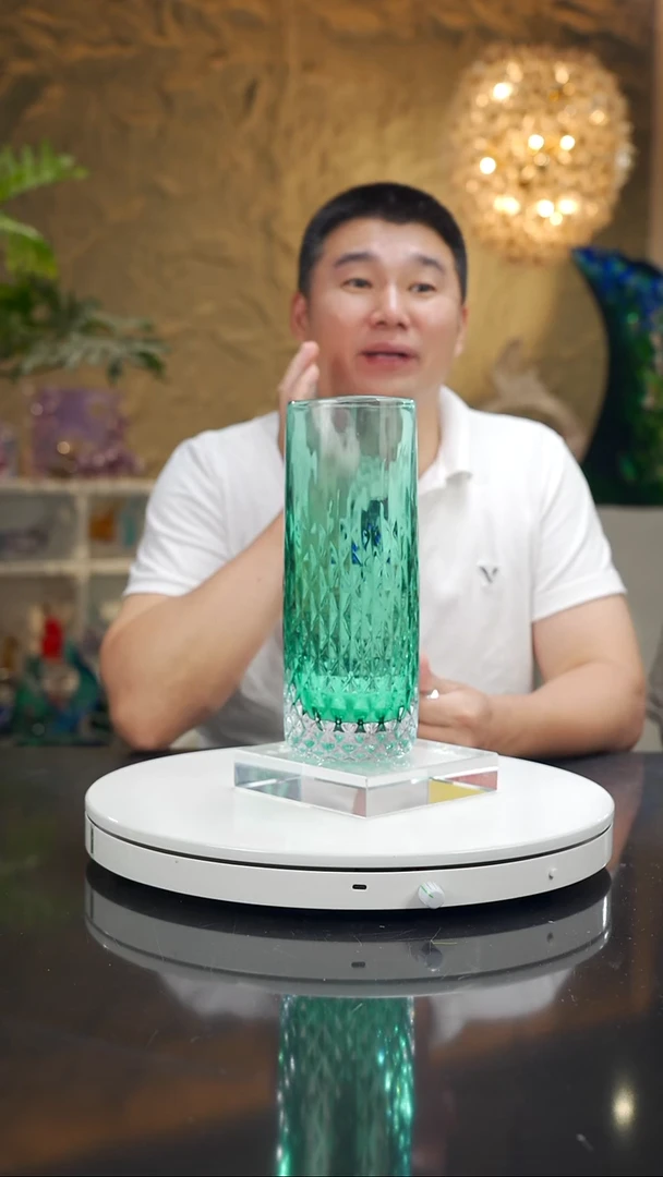 摆件福利湖水绿花瓶
