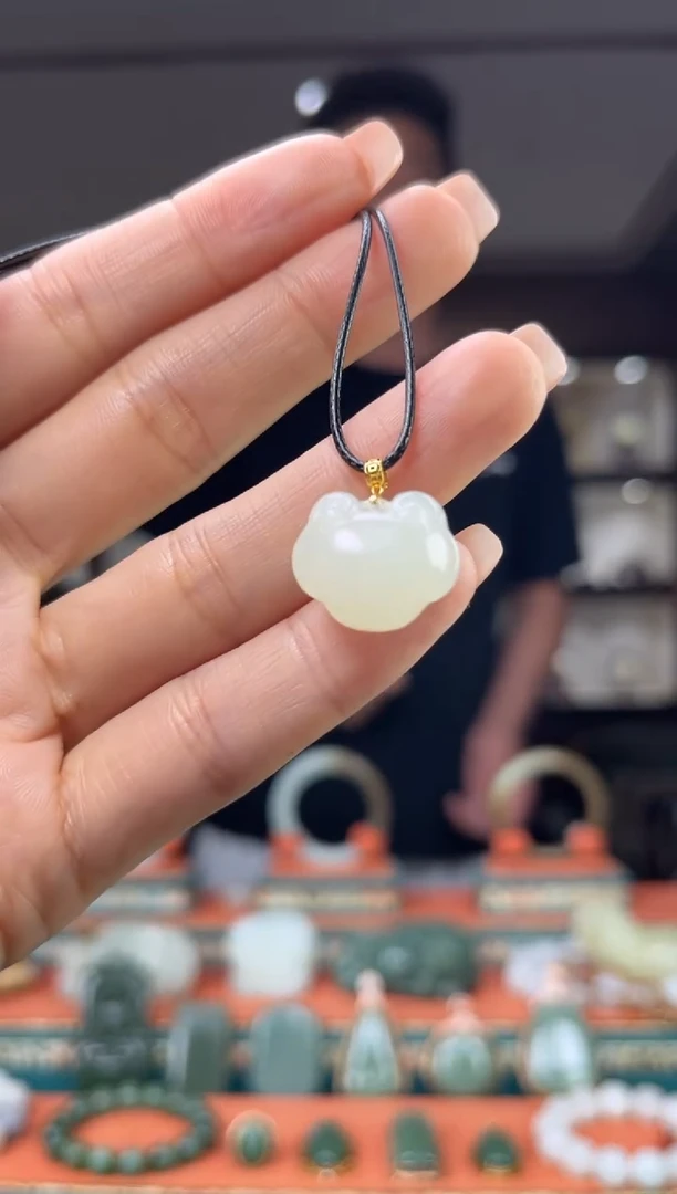 和田玉18K金镶嵌颈饰1