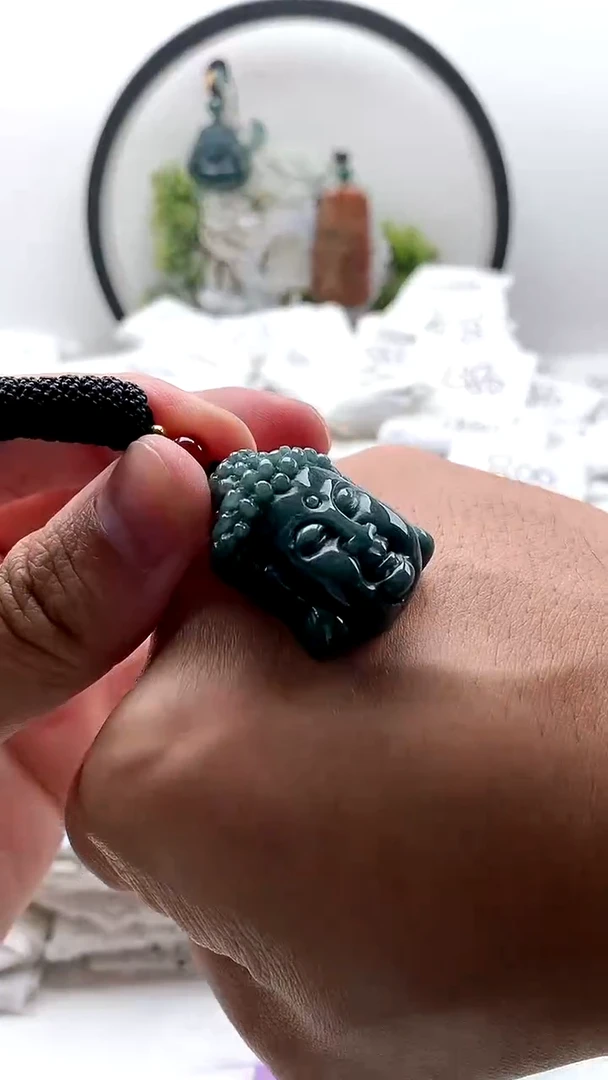 颈饰未镶嵌翡翠佛头
