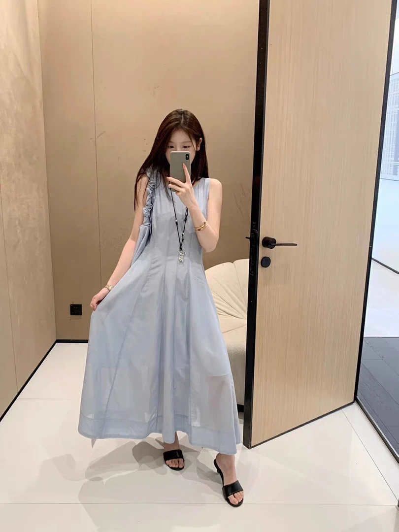 财财2025夏季新款气质显瘦温柔甜美背心连衣裙（配包包）