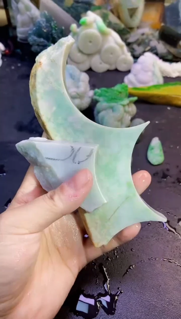 翡翠挂件未镶嵌天然翡翠060