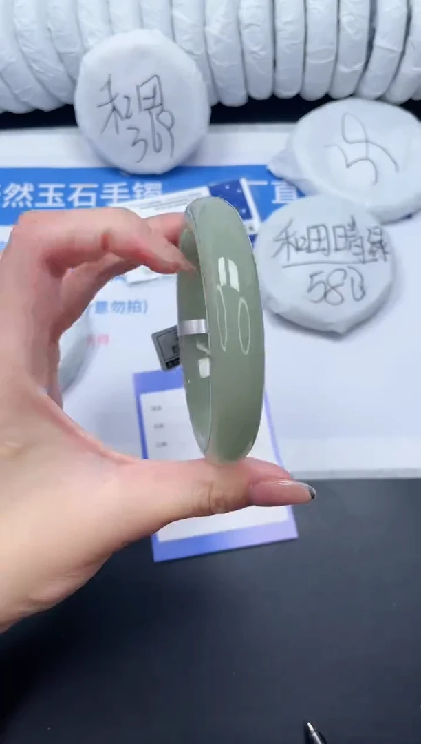 未镶嵌手镯石英质玉161-63.2DK
