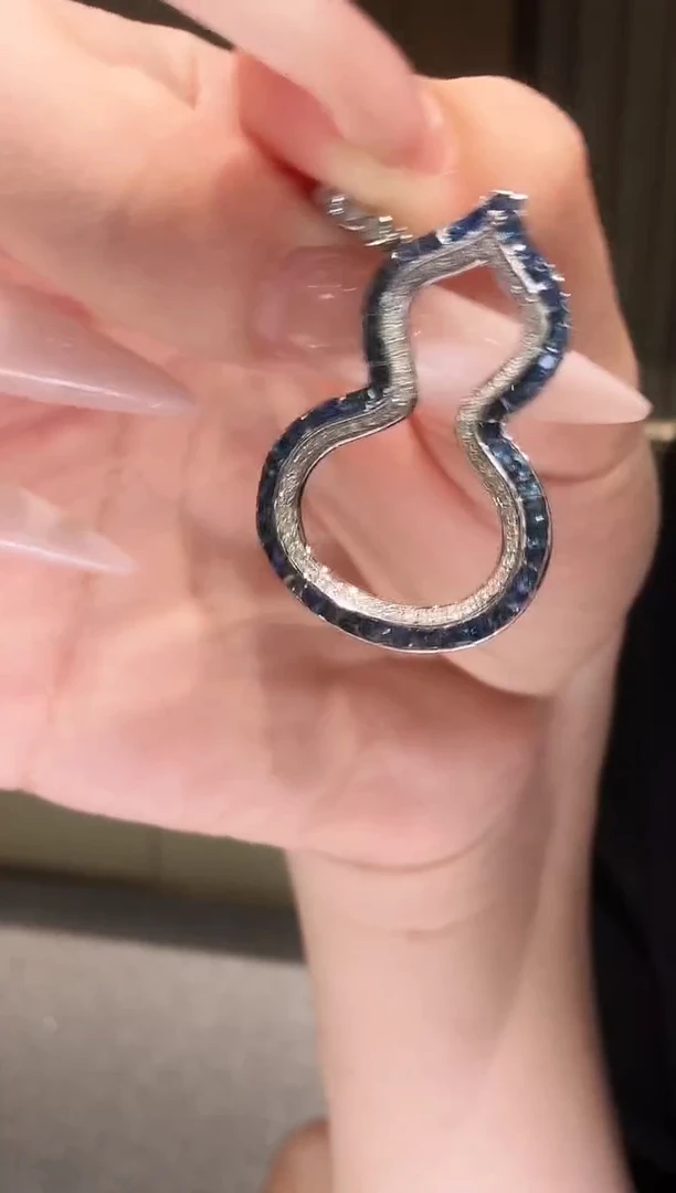 18K金镶嵌吊坠（不含链）钻石葫芦