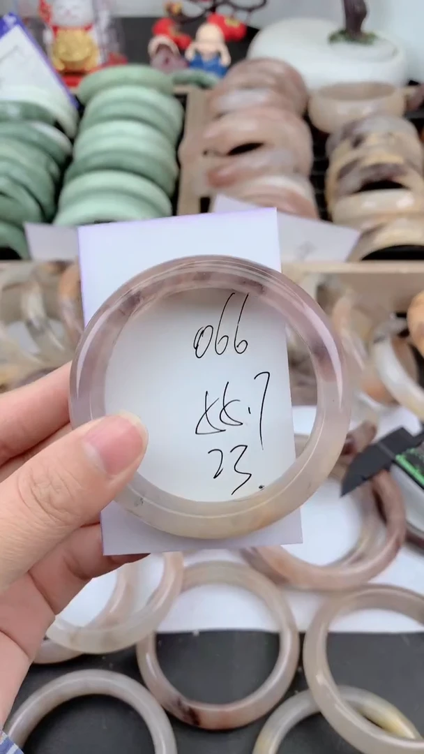 未镶嵌手镯石英质玉066