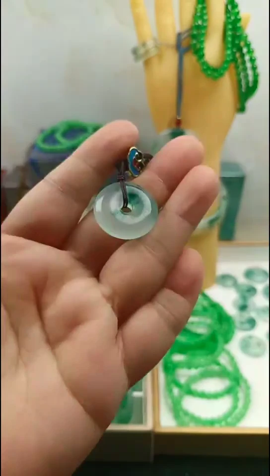 玛瑙/玉髓颈饰未镶嵌平安扣