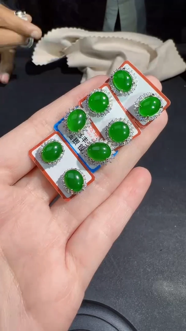 【闪购商品】定制翡翠未镶嵌耳钉商品多样性发货1