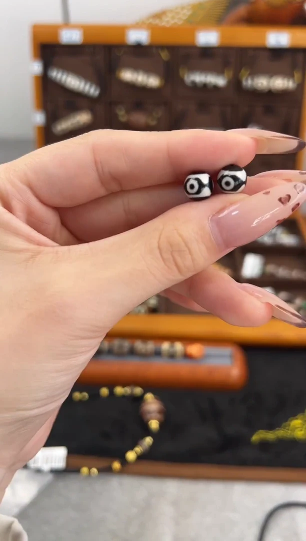 玛瑙/玉髓（覆膜）颈饰未镶嵌47微瑕随机发货